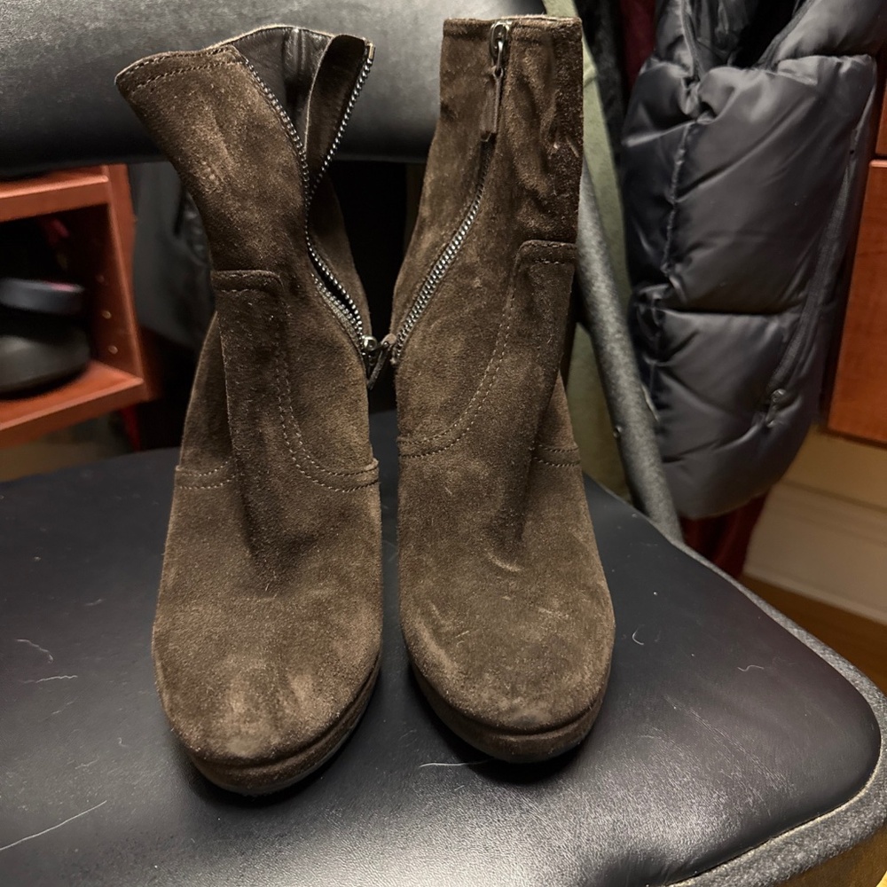 Prada suede boots brown